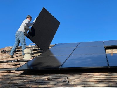 Hoe je op zonne-energie kunt overgaan en geld kunt besparen